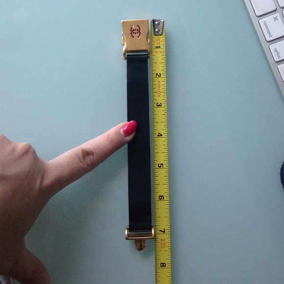 110% Authentic CHANEL Leather and Gold Bracelet - Picture 4 of 4