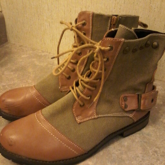 Ladies combat boots