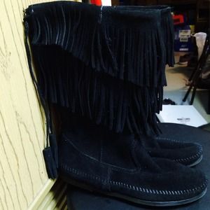 Minnetonka moccasins calf hi fringe boot