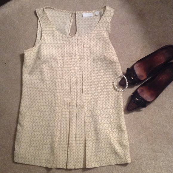 Tan and white geometric pattern top
