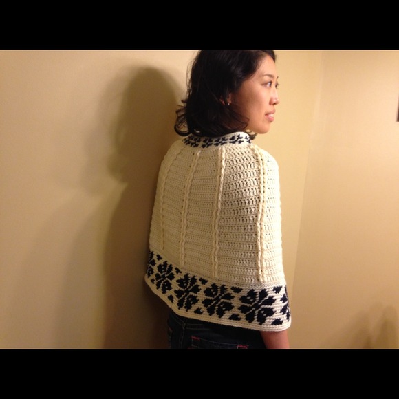 ✨Buttermilk color poncho with flower design✨ - Picture 2 of 2