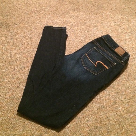 AMERICAN EAGLE JEANS