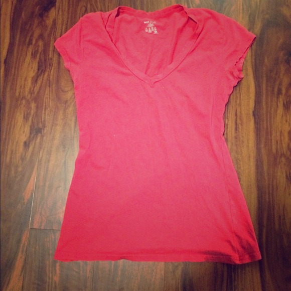 Classic salmon V-neck