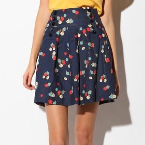 Floral buttoned pleated skirt