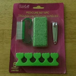 **GIFTED ON MERCARI** Brand new pedicure set