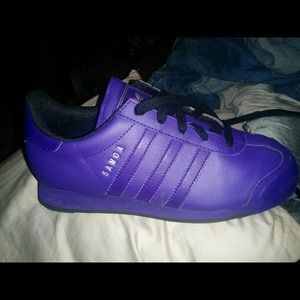 PURPLE ADIDAS SAMOAS
