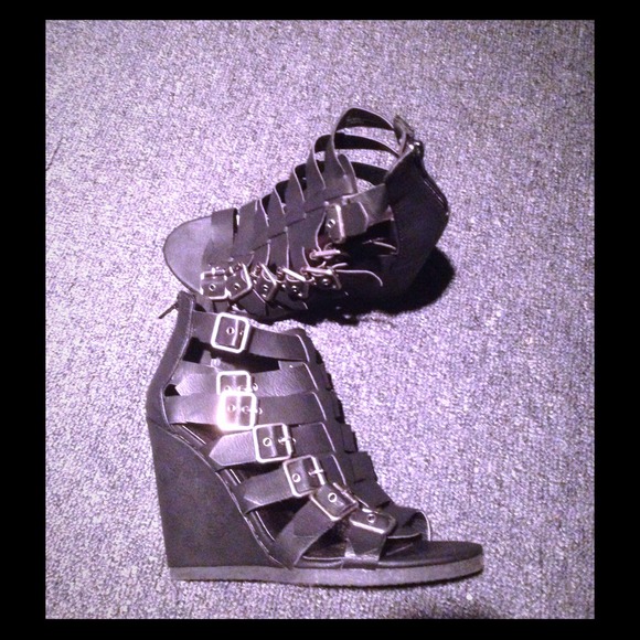 Steve Madden Shoes - 🙀JUST REDUCED🙀💕Madden Girl wedges💕