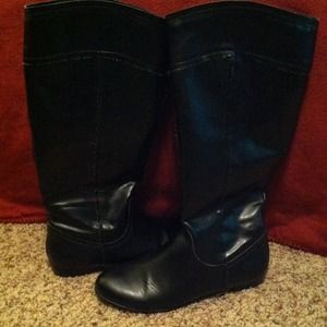 Colin Stuart black boots