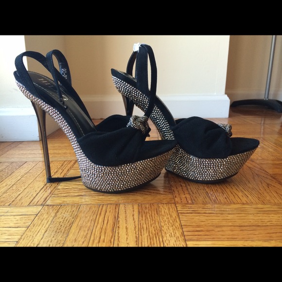 Shoes - Picture 2 of 4