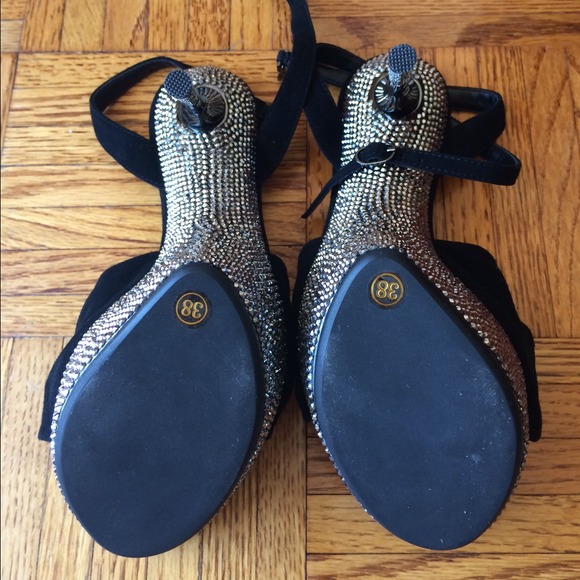 Shoes - Picture 4 of 4