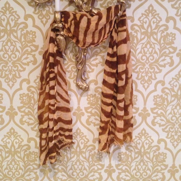 ‼️🎉Zebra Print Scarf🎉‼️