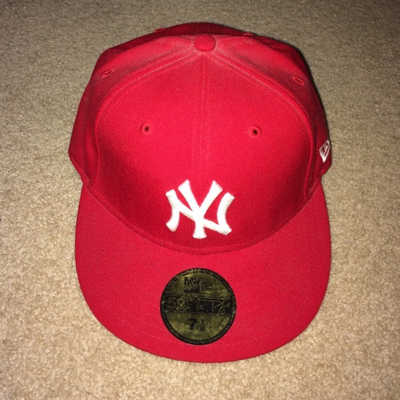 ❌SOLD❌NewEra Red Yankee Fitted