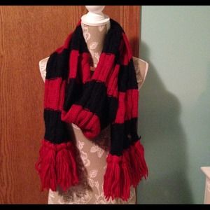 🎉closet clear out🎉 Navy blue and red scarf