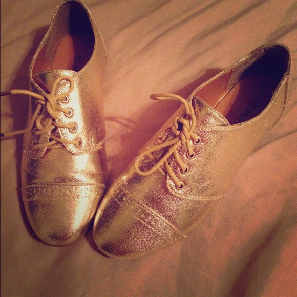 Gold shoes