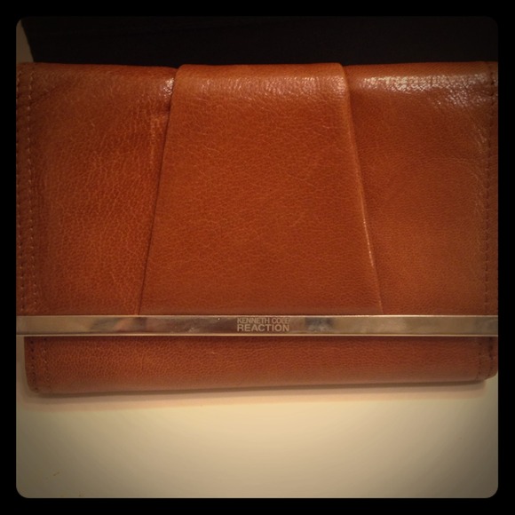 Just REDUCED!! Genuine Leather wallet - Picture 1 of 5