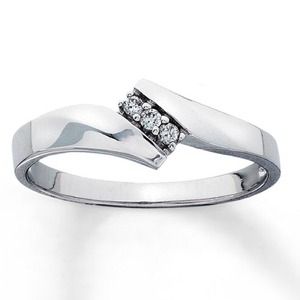 Diamond Promise Ring in 10K White Gold