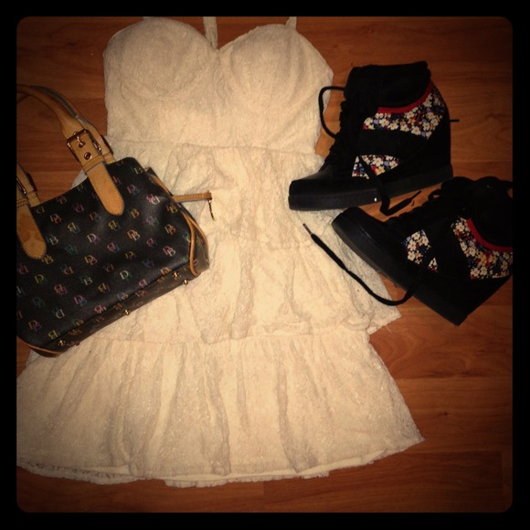 Lace summer dress - Picture 1 of 1