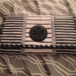 BEAUTIFUL AUTHENTIC TORY BURCH WALLET!!!!! RARE!!!