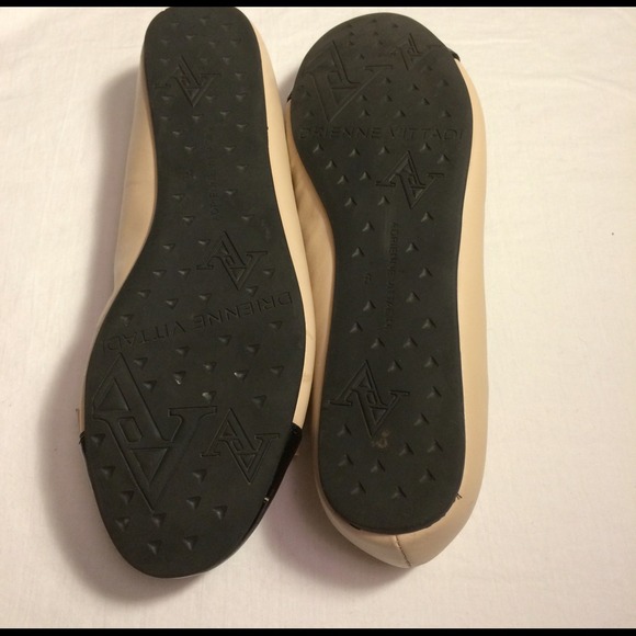 Adrienne Vittadini Black & Cream Flats - Picture 3 of 4