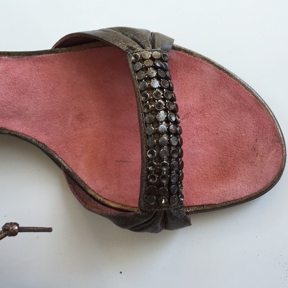 CHANEL auth pink grey strappy sandal heels Sz 8 - Picture 4 of 4