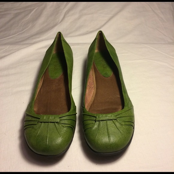 Life Stride Green Flats