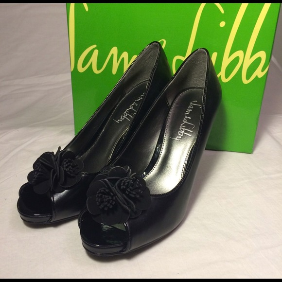 Dress and shoe bundle - Picture 3 of 3