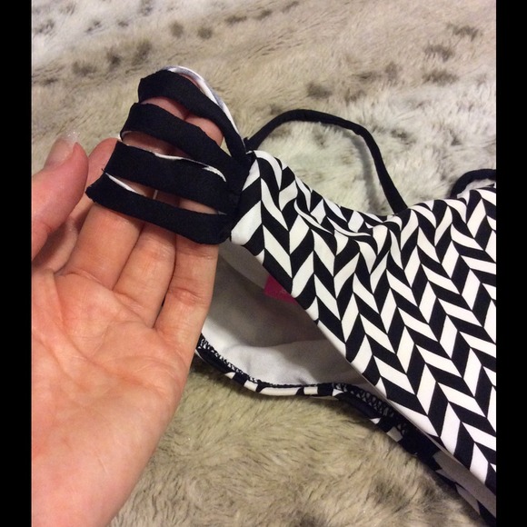 B. Swim Scrunch Butt Bikini Geometric Pattern B&W - Picture 3 of 3