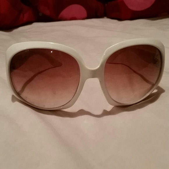 Bug eye sunglasses - Picture 3 of 3