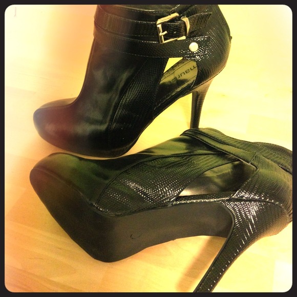 Elegant and sexy heels- maurices size 10