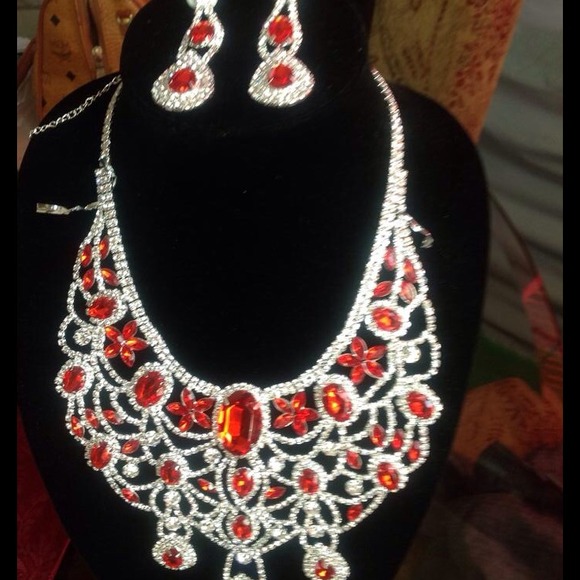Red and white rhinestone necklace and earring set - Picture 1 of 1