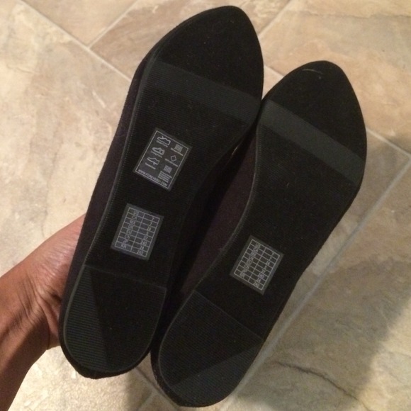 Shoes - Picture 2 of 3