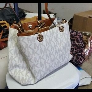 Michael Kors Bags for Sale!!!