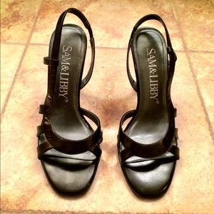Black strappy shoe NEW PRICE!! MAKE AN OFFER!!!