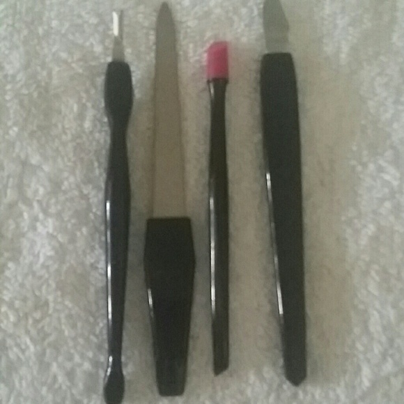 Manicure Tools, Cuticle oil & pink make-up bag - Picture 2 of 4