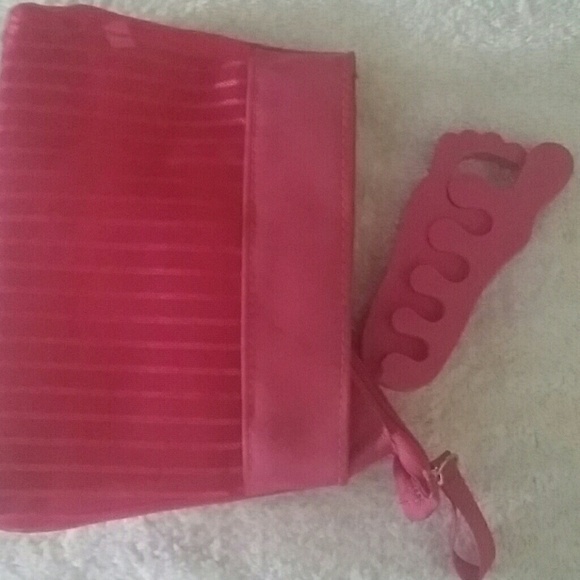 Manicure Tools, Cuticle oil & pink make-up bag - Picture 4 of 4