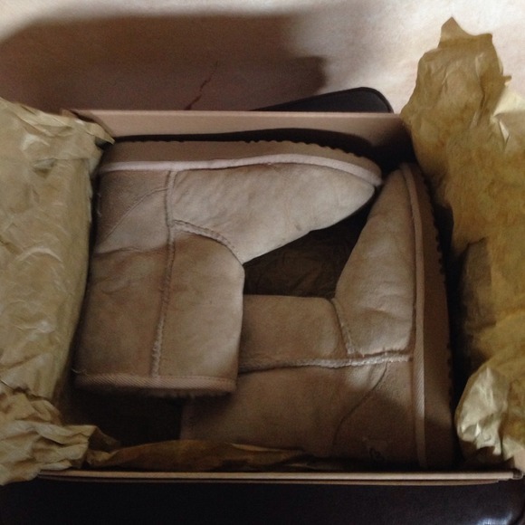 Lightly used girls Ugg boots -authentic