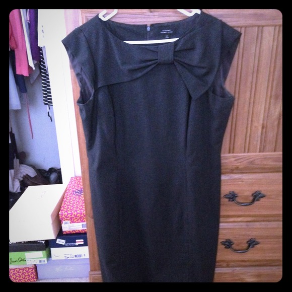 Grey Tahari Stretch dress!!!!! Mint condition!