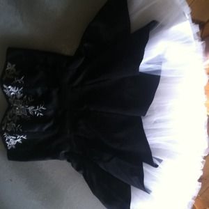 Black and white formal dress. Looks new.