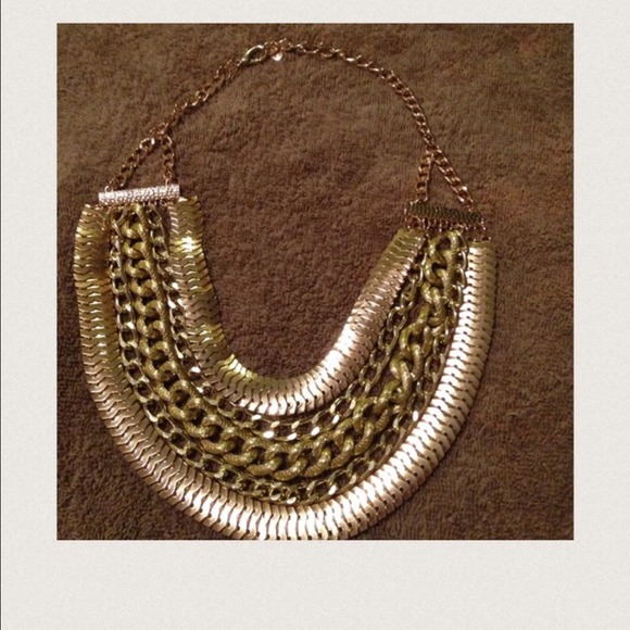 Chunky multi chain Necklace with matching earrings - Picture 3 of 4