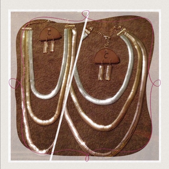 multi chain necklace with matching earrings - Picture 2 of 4