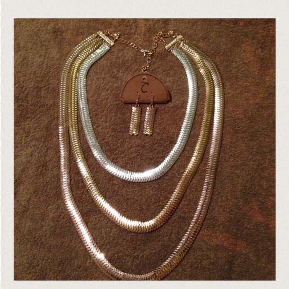 multi chain necklace with matching earrings - Picture 3 of 4