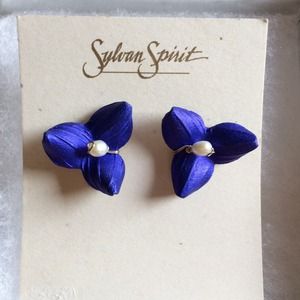Sterling silver Indigo Trillium earrings BRAND NEW