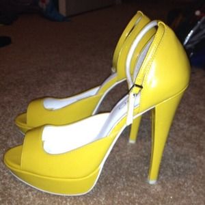 Aldo yellow peep toe sandals