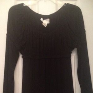 Ladies/teen black shirt, slim fitting