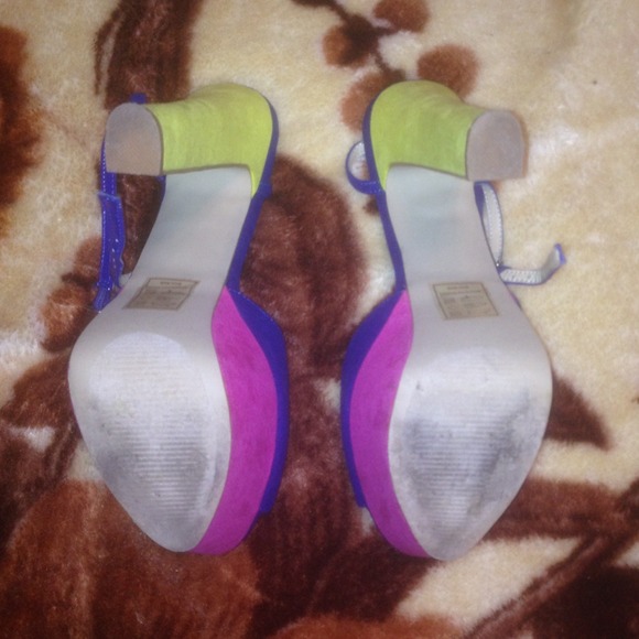 Color Block Pumps - Picture 2 of 4