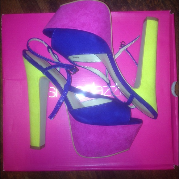 Color Block Pumps - Picture 3 of 4