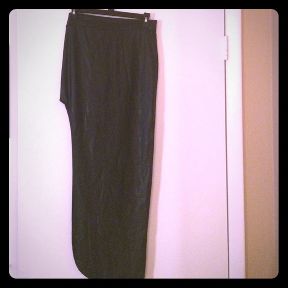 ✖️High Slit Faux Leather Looking Maxi Skirt ✖️