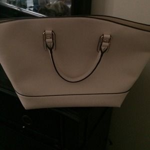 Michael Coors pocketbook comes with a strap