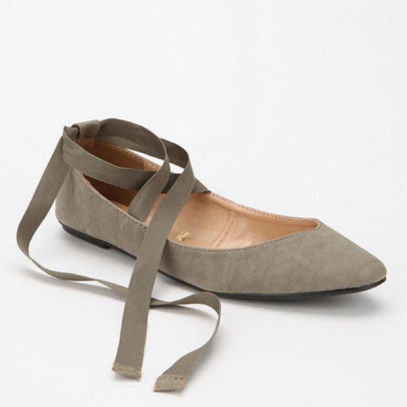 URBAN OUTFITTERS Sweatheart Ankle-Tie Ballet Flat