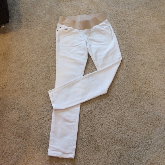 🎁SOLD🎁Old Navy Maternity Skinny Jeans size 6